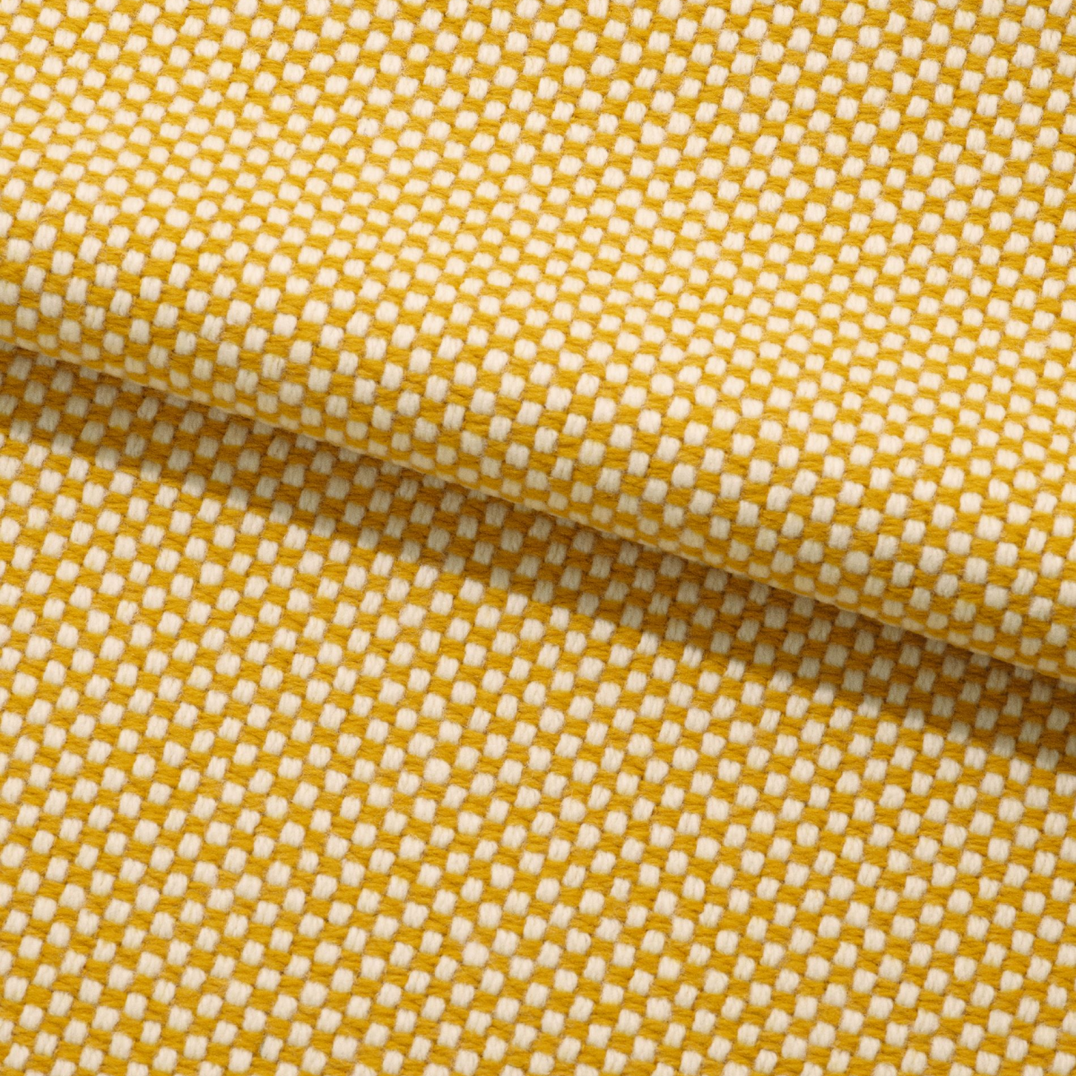 Close-up of Kanto dog bed’s luxurious fabric, highlighting its sustainable craftsmanship and high-quality design.